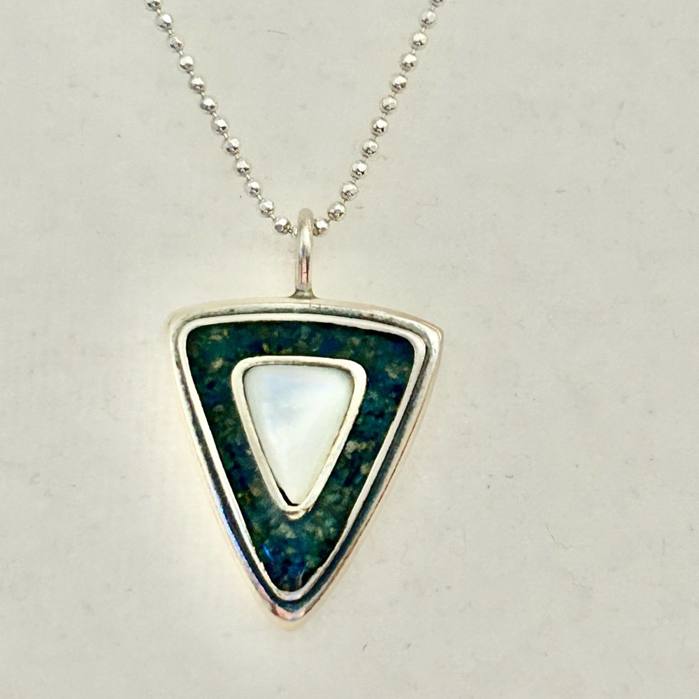 Carolyn Pollack Corazon MOP & Crushed stone Pendant Necklace